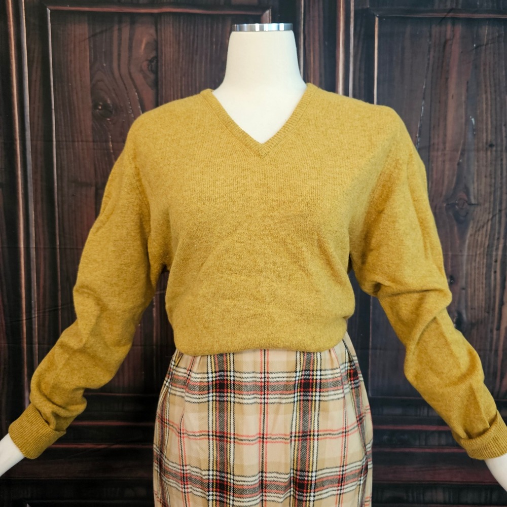 Vintage 1970s Redfox Mustard Yellow 100% Lambswool V-Neck Sweater Jumper